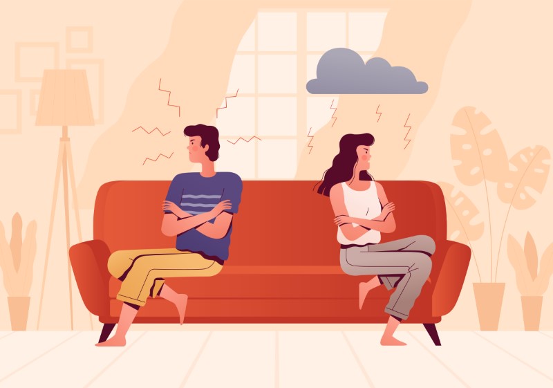 Paar streitet auf der Couch
